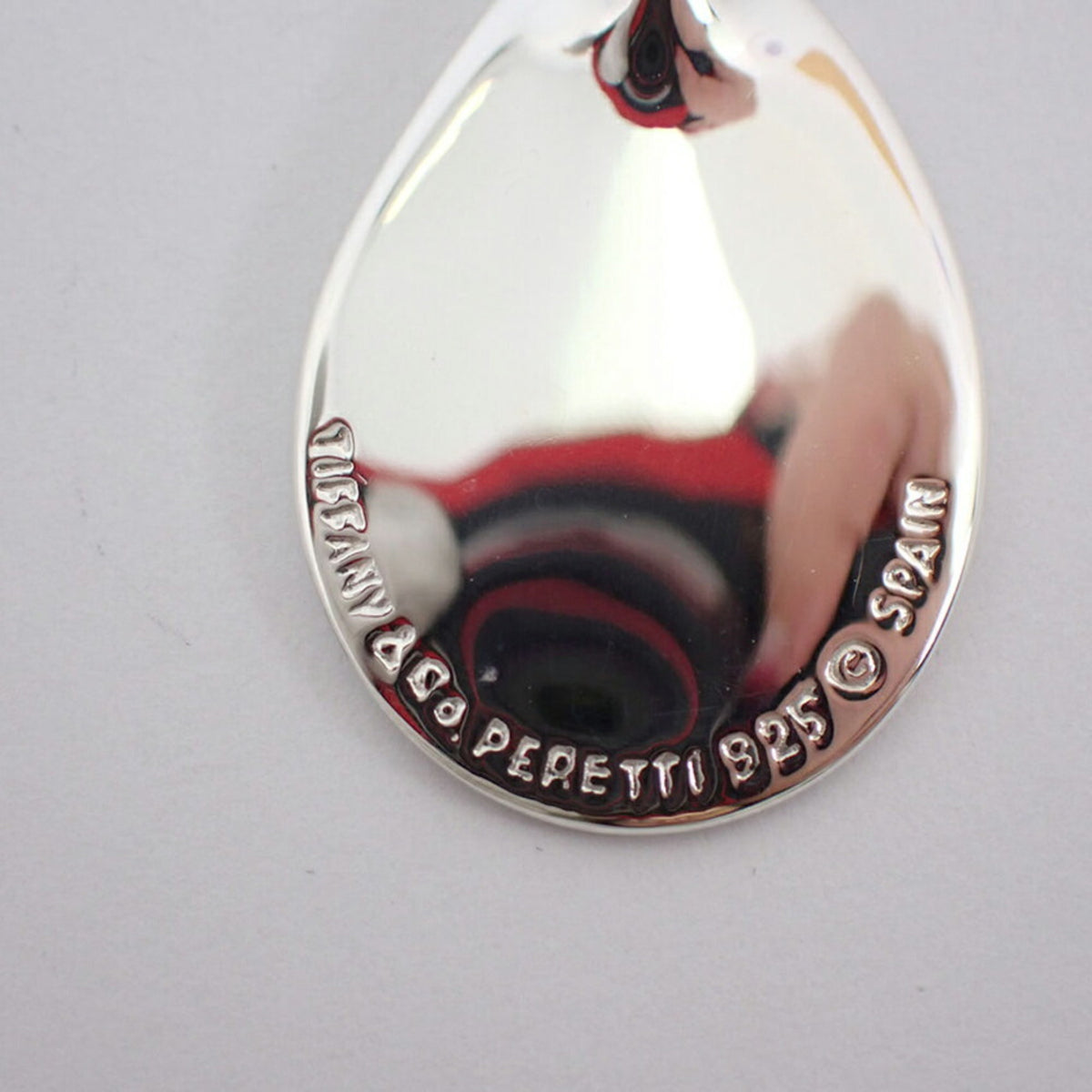 925 Madonna Pendant Necklace H8768