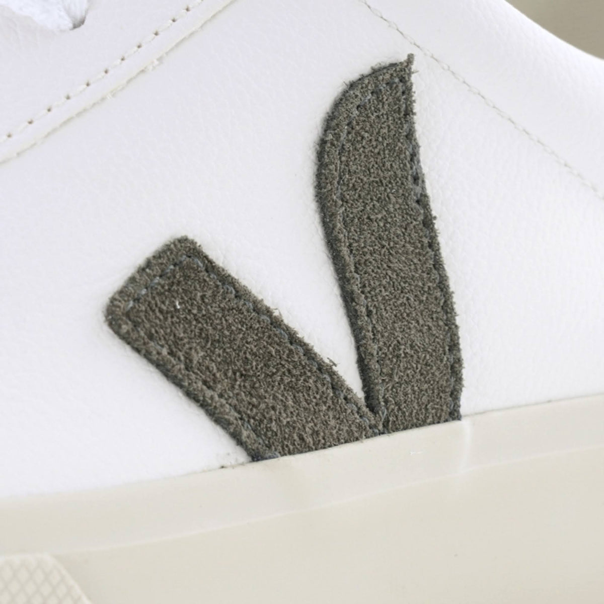 White Sneaker X761
