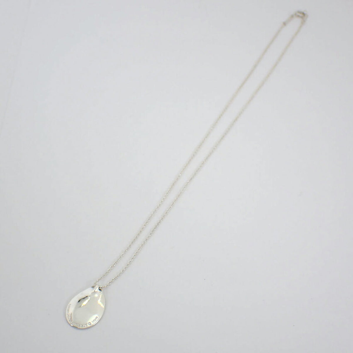 925 Madonna Pendant Necklace H8768
