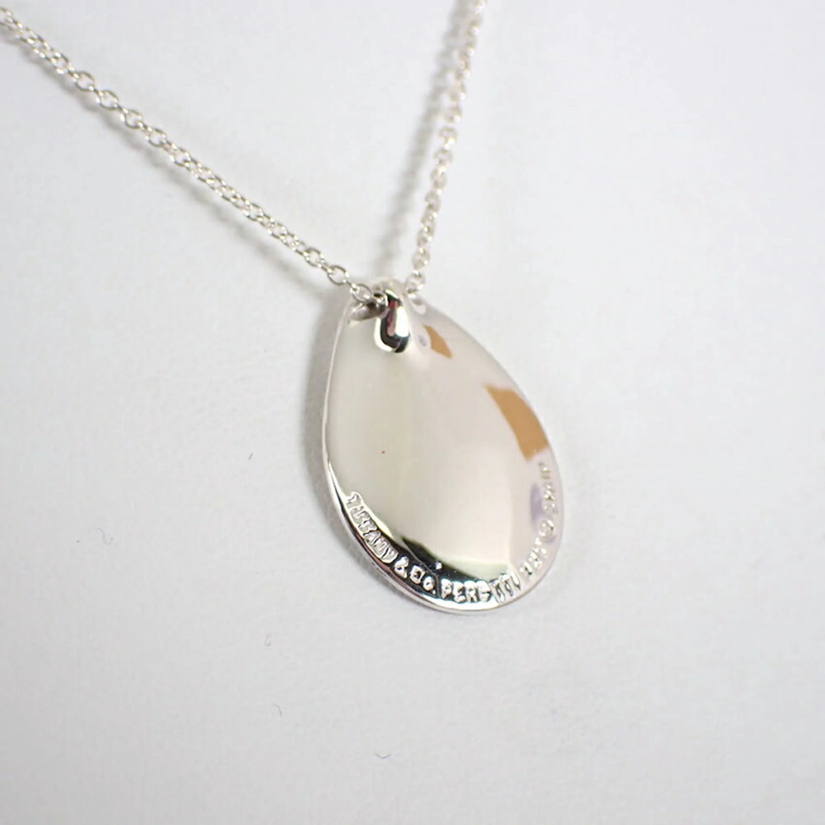 925 Madonna Pendant Necklace H8768