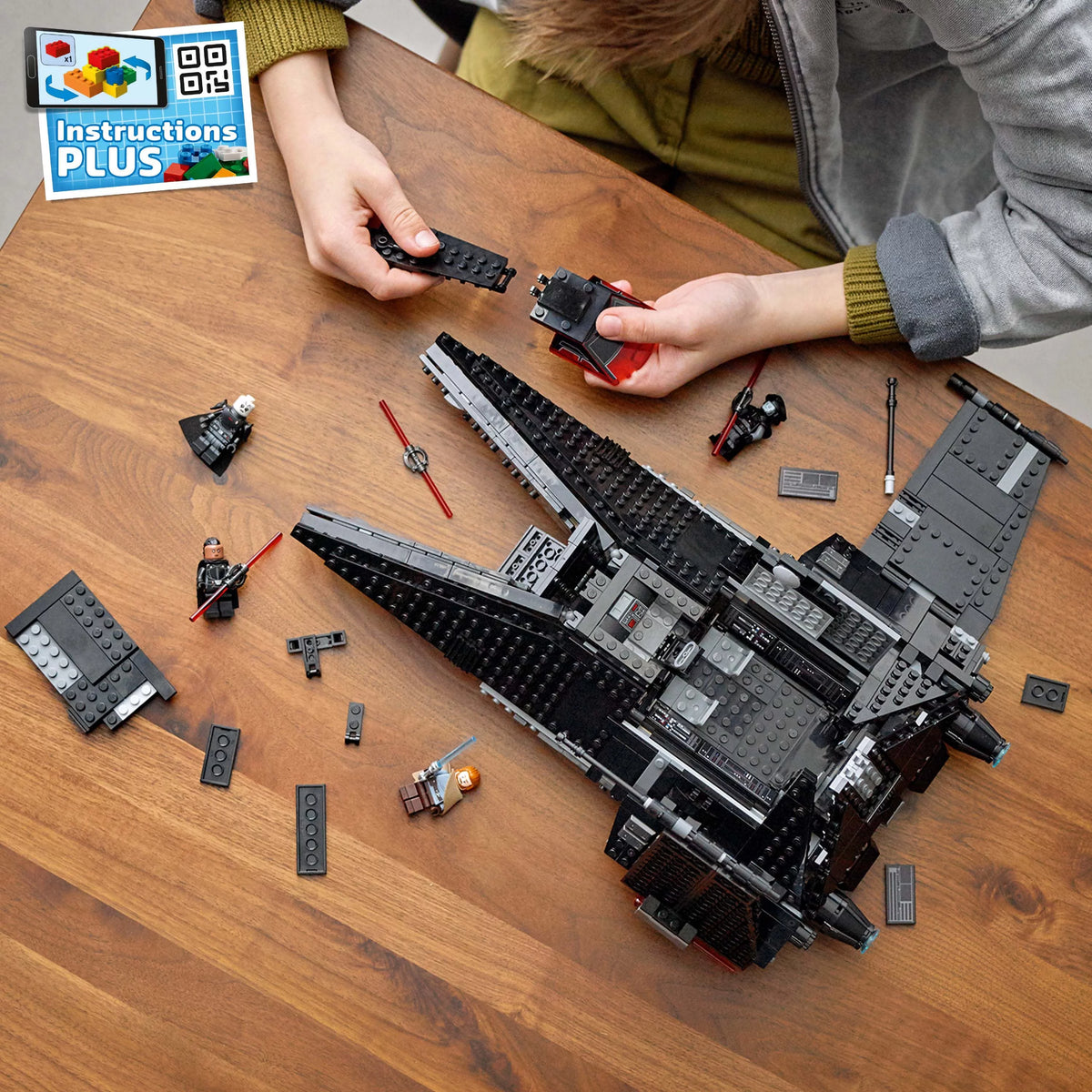 Buildable Toy Starship with Blue and Double-Bladed Red Lightsabers K46110