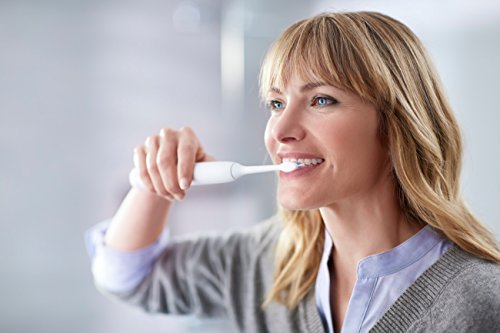 White Rechargeable Electric Toothbrush D236367