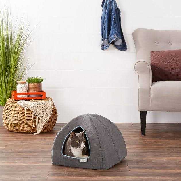 Covered Cat & Dog Bed F722769